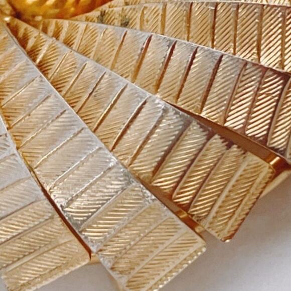 Vintage Mid Century Gold Tone Swirl Brooch Textured Layered Modernist Spiral Pin - Picture 6 of 16